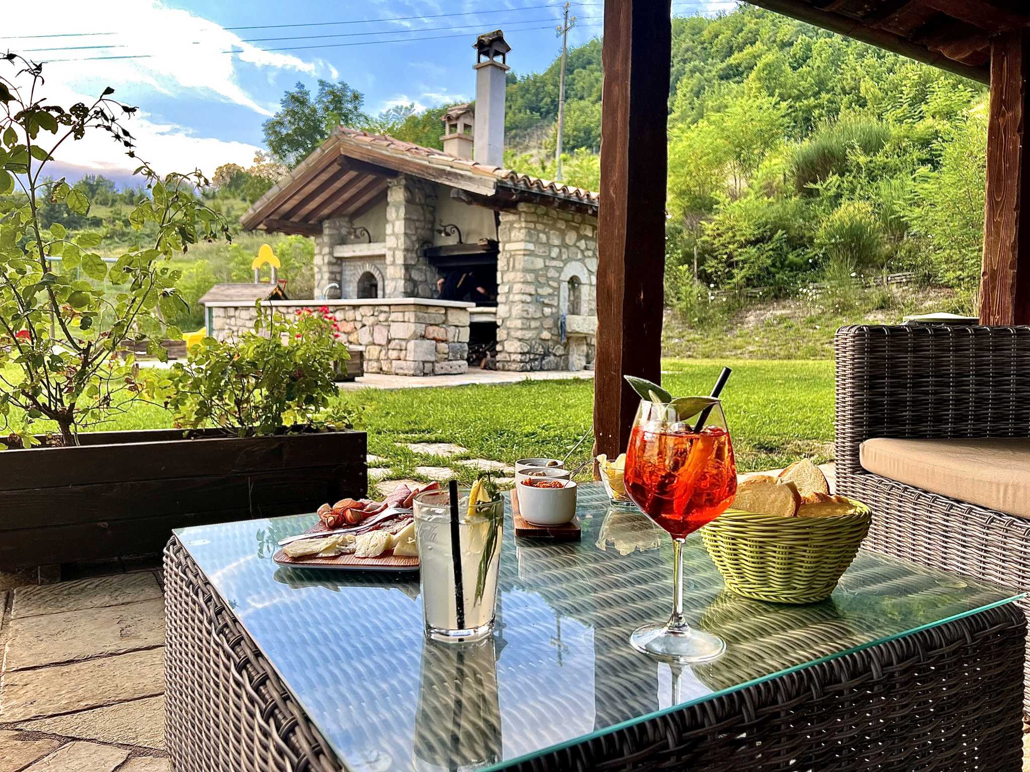 aperitivo agriturismo nel parco nazionale dei monti sibillini